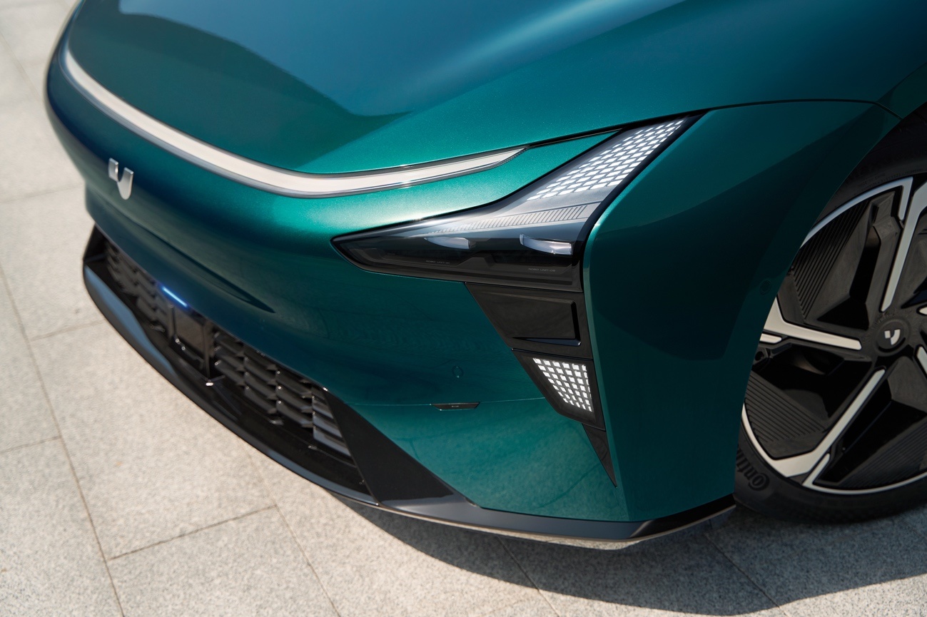 Blue carDescription has been automatically generated.